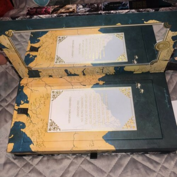 UD Vault Limited Edition GOT Eye Shadow Palette - Picture 8 of 8